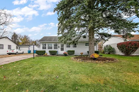 330 W South St, Bradley, IL 60915