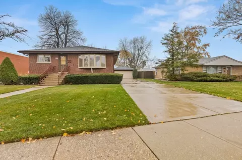 8826 Shermer Rd, Morton Grove, IL 60053