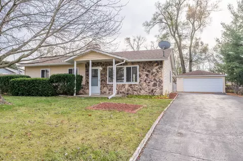 2407 Country Ln, Mchenry, IL 60051