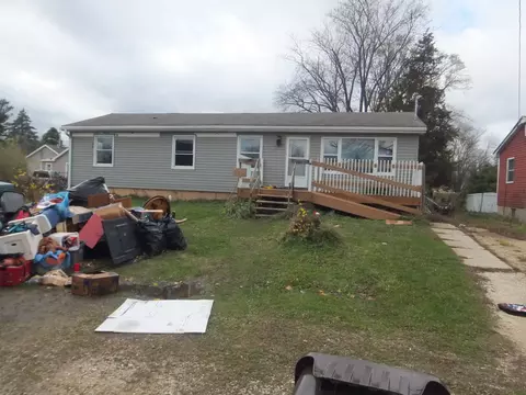 110 N 1st St, Capron, IL 61012