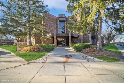 3110 Pheasant Creek Dr #109, Northbrook, IL 60062