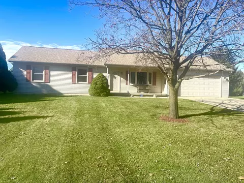 2867 E 752nd Rd, Utica, IL 61373
