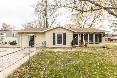1240 Mount Vernon Dr, Bloomington, IL 61704