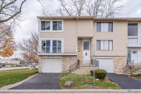 1990 Loomes Ave, Downers Grove, IL 60516