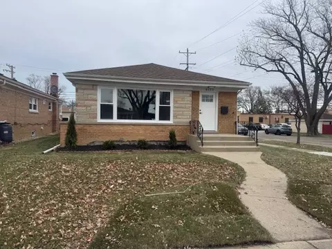 8103 Hamlin Ave, Skokie, IL 60076