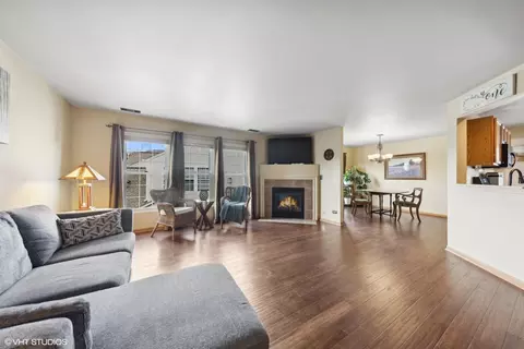 24926 Franklin Ln, Plainfield, IL 60585 photo 2