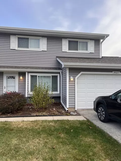 34027 N White Oak Ln, Gurnee, IL 60031