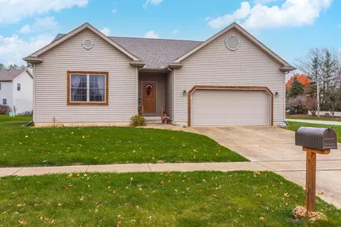 316 Waterford Estates Dr, Bloomington, IL 61704