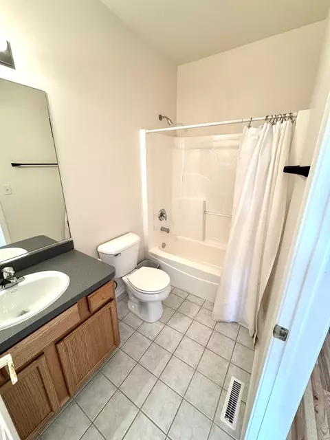 Bath - 446 Autumn Dr #86B, Beecher, IL 60401 photo 1 of 3