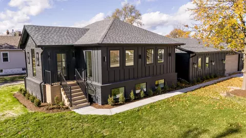 102 W Naperville Rd, Westmont, IL 60559