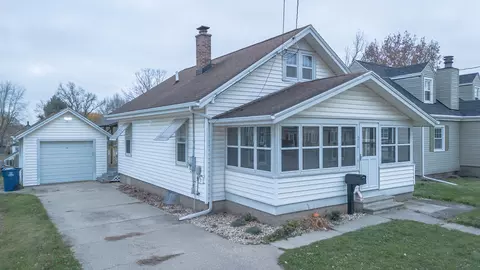 216 May Ct, Dixon, IL 61021