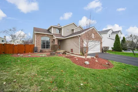822 Tallgrass Dr, Bartlett, IL 60103
