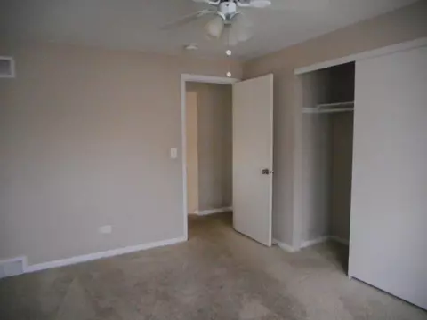 Bedroom - 1195 Crestview Dr, Elgin, IL 60123 photo 2 of 3