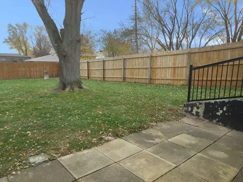 Exterior - 1195 Crestview Dr, Elgin, IL 60123 photo 3 of 4
