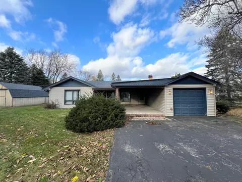 721 Mchenry Ave S, Mchenry, IL 60050