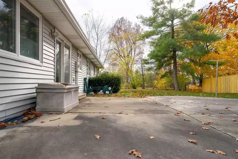 Exterior - 209 S Cottage Ave, Normal, IL 61761 photo 7 of 11