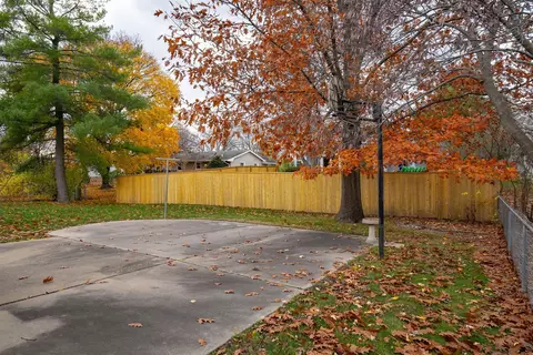 Exterior - 209 S Cottage Ave, Normal, IL 61761 photo 5 of 11