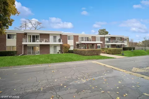 100 Deborah Ln #A28, Wheeling, IL 60090