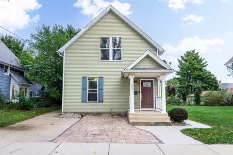 637 Grace St, Elgin, IL 60120 photo 1