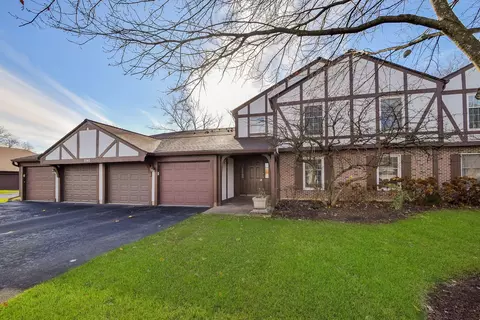 2140 Berkley Ct #202B, Naperville, IL 60565