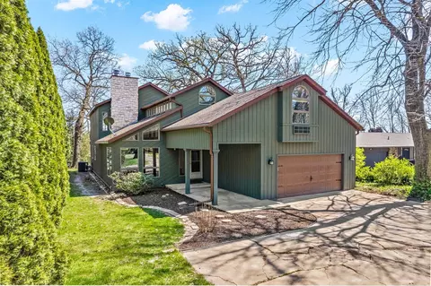 1099 Holiday Dr, Lake Holiday, IL 60552