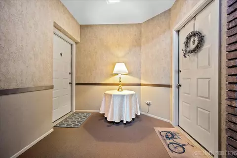 29 Creekside Cir #B, Elgin, IL 60123 photo 20