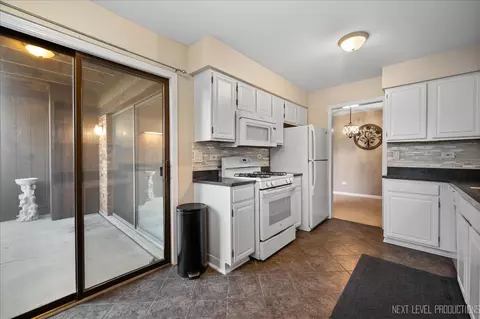 29 Creekside Cir #B, Elgin, IL 60123 photo 9
