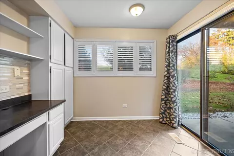 29 Creekside Cir #B, Elgin, IL 60123 photo 10