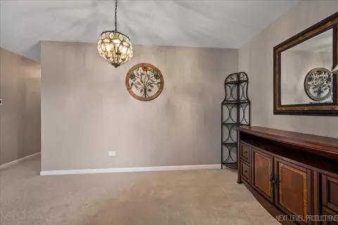 29 Creekside Cir #B, Elgin, IL 60123 photo 6