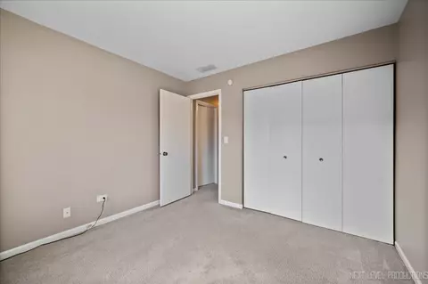 29 Creekside Cir #B, Elgin, IL 60123 photo 16