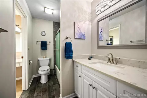 29 Creekside Cir #B, Elgin, IL 60123 photo 13