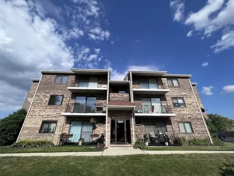 7345 W 157th St #2C, Orland Park, IL 60462