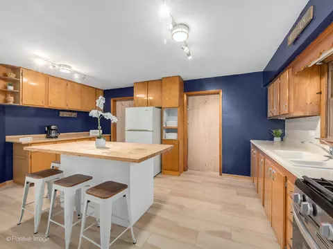 573 N Emroy Ave, Elmhurst, IL 60126 photo 5