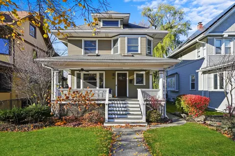 135 S Taylor Ave, Oak Park, IL 60302