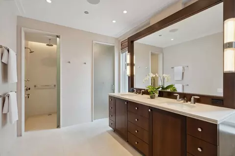 Bath - 159 E Walton St #33A, Chicago, IL 60611 photo 5 of 8