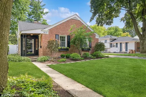 1819 Elm Ave, Northbrook, IL 60062