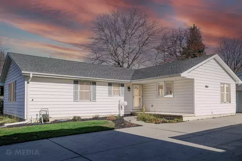 654 South Ave, Sycamore, IL 60178