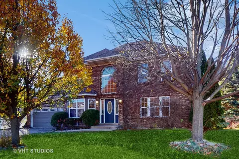 1259 Bristol Dr W, Sycamore, IL 60178