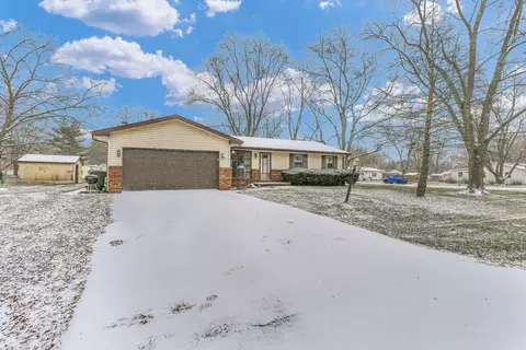 202 Timberview Dr, Mahomet, IL 61853