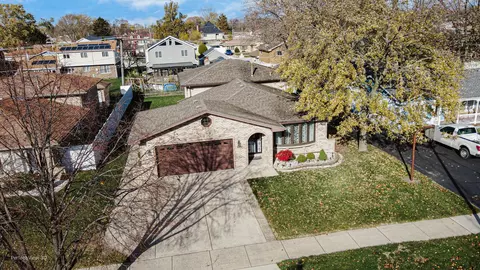 6518 W 83rd St, Burbank, IL 60459