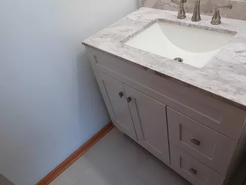 Bath - 408 E Theodore Ln, Itasca, IL 60143 photo 3 of 8
