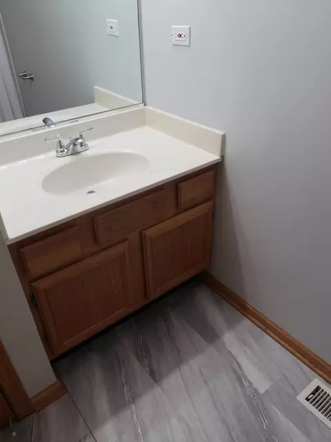 Bath - 408 E Theodore Ln, Itasca, IL 60143 photo 8 of 8