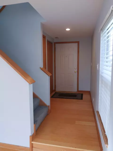 Entry Way - 408 E Theodore Ln, Itasca, IL 60143 photo 1 of 3