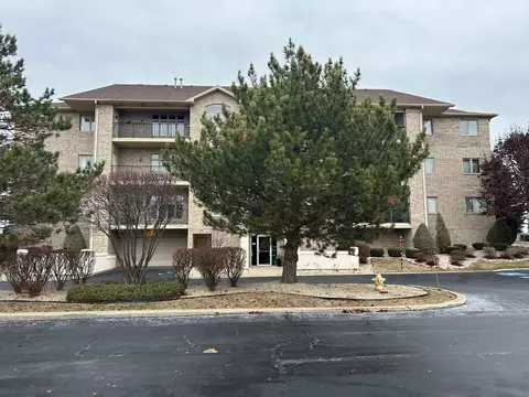 18630 Pine Lake Dr #2A, Tinley Park, IL 60477