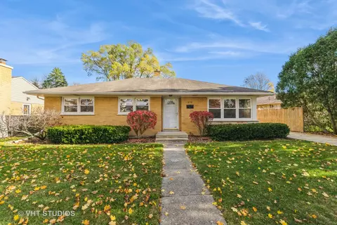 572 Drake St, Libertyville, IL 60048