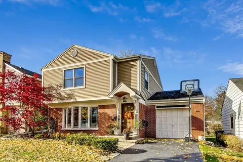 208 S Derbyshire Ln, Arlington Heights, IL 60004