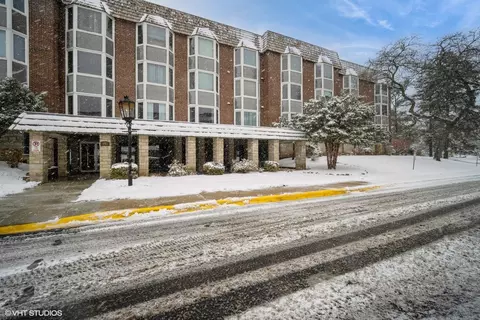 401 Ascot Dr #1D, Park Ridge, IL 60068