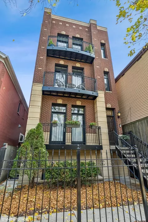 2703 N Southport Ave #2, Chicago, IL 60614