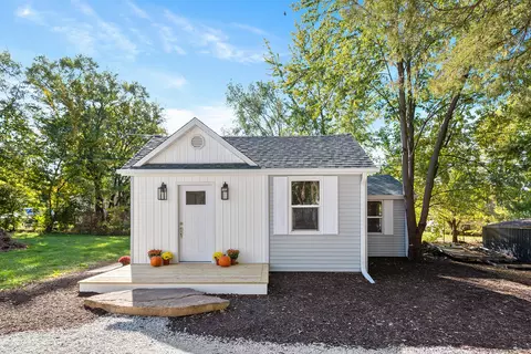 216 Hughes Ave, Lockport, IL 60441