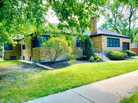 2955 W Catalpa Ave, Chicago, IL 60625